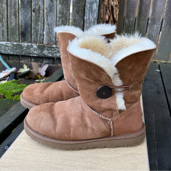 UGG Bailey Button Shearling Lined Boots In Chestnut 5803 Sz 9 - Picture 1 of 16